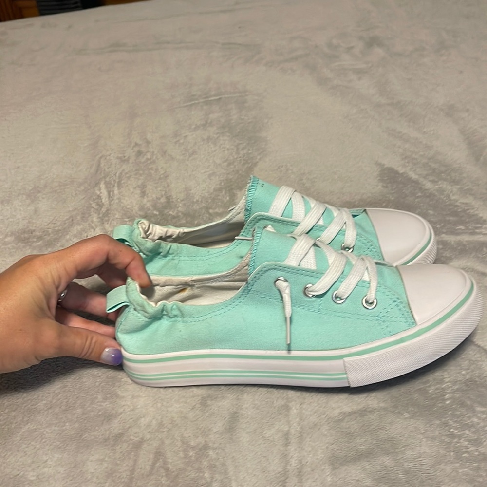 Brand new Tiffany blue tennis shoe